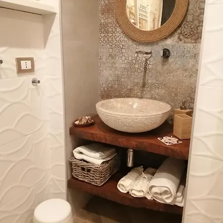 Alojamento de Acomodação e Pequeno-almoço Palazzo Emy Lecce