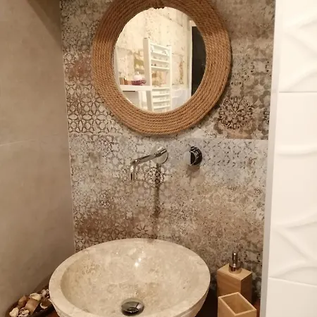 Alojamento de Acomodação e Pequeno-almoço Palazzo Emy 4*